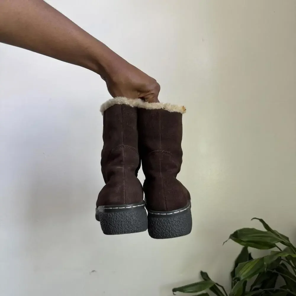 Vintage brown suede ankle‎ boots with fur trim and lace up details size 7.5
